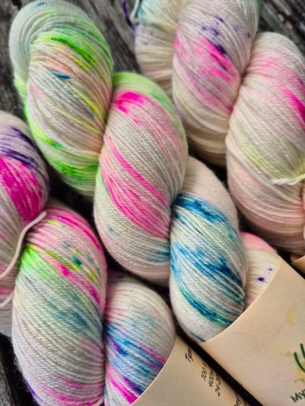 Tynn Merino, Neonspett